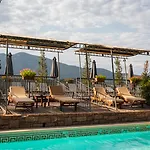 Maxi Park & Hotel