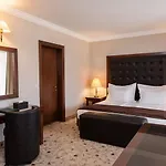 Maxi Park & Hotel 5*